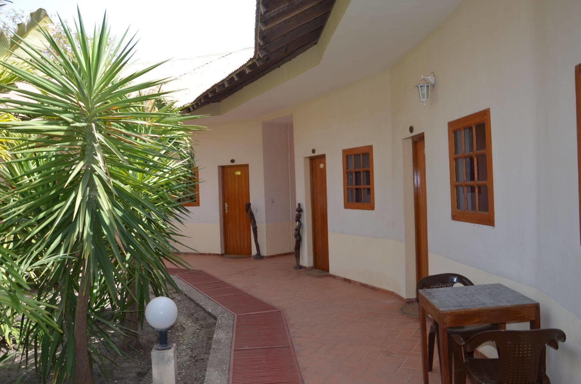 Les Jardins Du Flamboyant Hotel Ziguinchor Exterior photo
