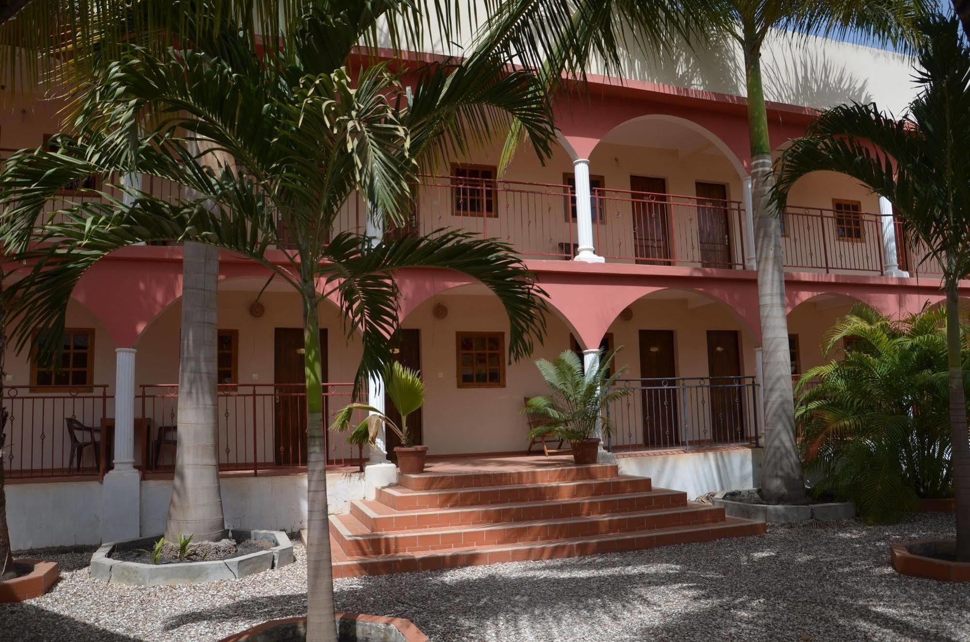 Les Jardins Du Flamboyant Hotel Ziguinchor Exterior photo